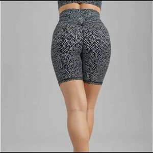 🆕Buffbunny 6" legacy bike shorts